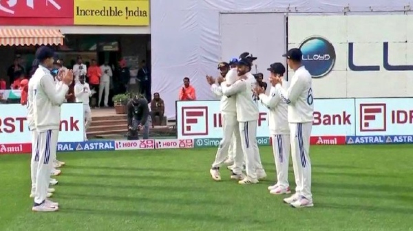 IND vs ENG Indian Players gave Guard of Honour to Ravichandran Ashwin who playing his 100th Test Match against England at Dharamsala