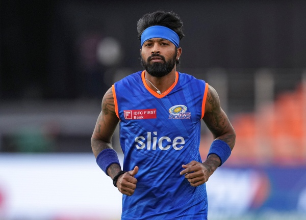 IPL 2024 -MI captain hardik pandya toying rohit with fielding change irks fans