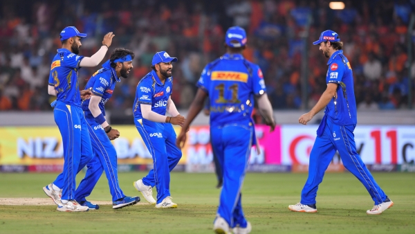IPL 2024 - Rohit sharma sets fielders after SRH Brilliant batting