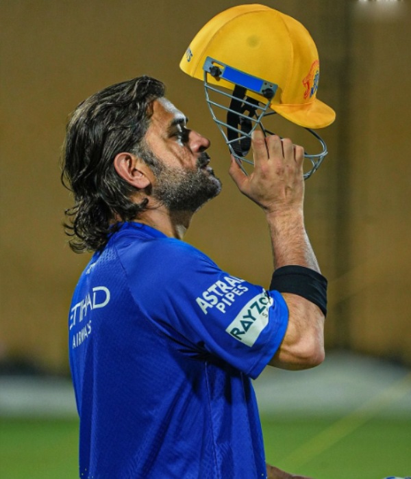 IPL 2024 - MS Dhoni started his training with vintage long hair style
