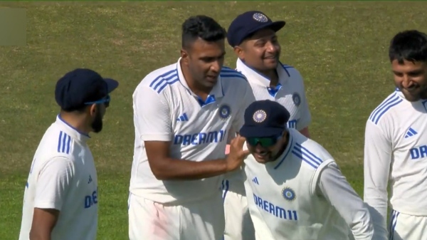 India vs England - Kuldeep yadav and Ashwin wins fans heart by this gesture