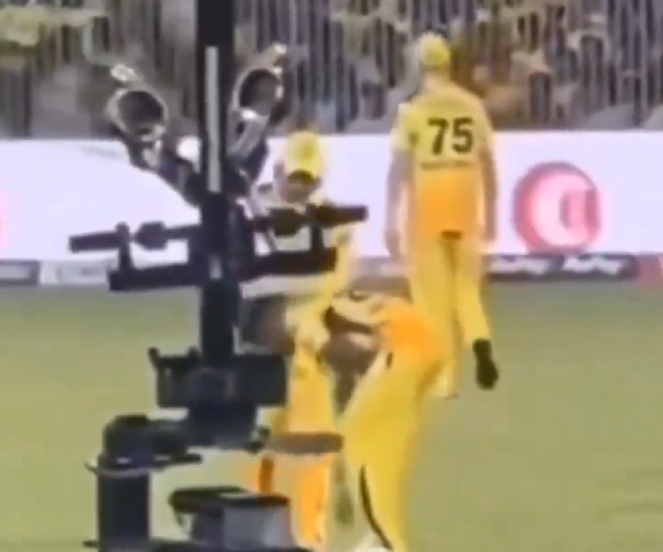 IPL 2024 CSK vs GT Matheesha Pathirana took the blessings from MS Dhoni before the bowling against Gujarat at Chepauk stadium