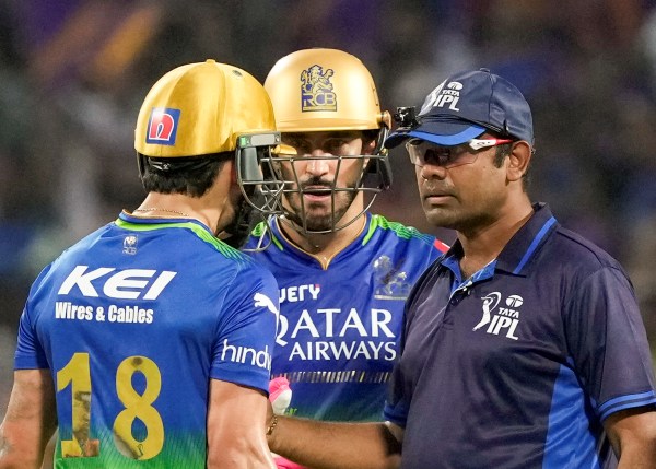 IPL 2024 RCB vs KKR- Virat kohli argued with umpires over short ball wrong decision