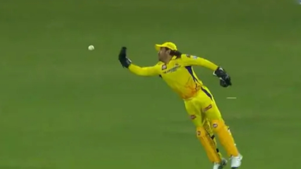 IPL 2024 CSK vs KKR MS Dhoni dropped the catch of Andre Russell and silenced the crowd IPL 2024 CSK vs KKR MS Dhoni dropped the catch of Andre Russell and silenced the crowd