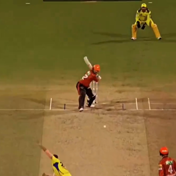 IPL 2024 CSK vs SRH MS Dhoni signals Daryl Mitchell to come front in deep point to dismiss Travis Head