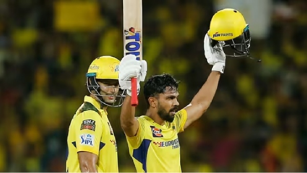 IPL 2024 CSK vs GT Ruturaj Gaikwad get the Electric Striker Award in Place of MS Dhoni after the match between CSK vs GT