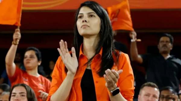 IPL 2024 SRH vs RR After SRH Qualified for Finals of IPL 2024 Kavya Maran Celebrates with his father at Chepauk