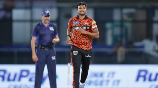 IPL 2024 SRH vs RR After getting the purple cap T Natarajan played with his daughter is winning the hearts