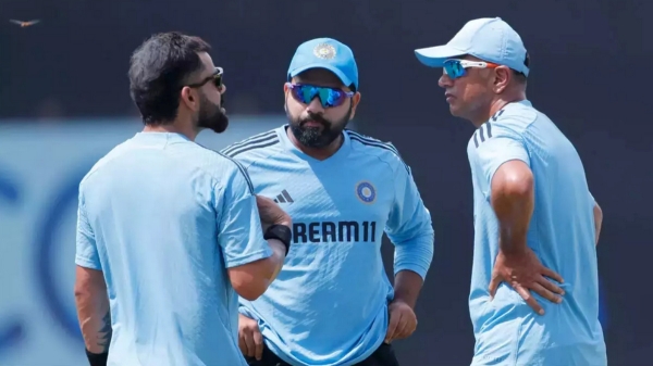 Rohit and virat asks rahul dravid to stay as coach for test team