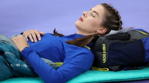 Olympics 2024 Yaroslava Mahuchikh sleeping ukraine 2024