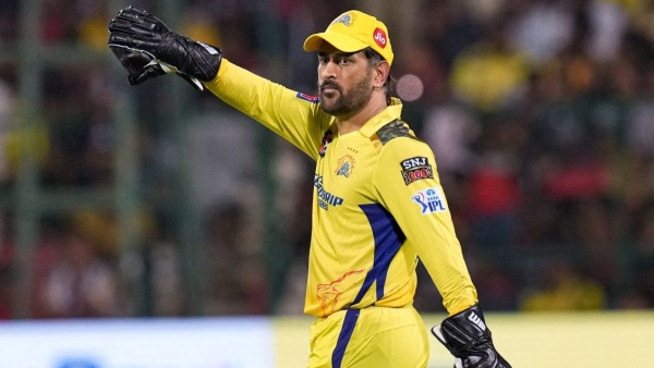 IPL 2025 MS Dhoni shows frustration at Shaik Rasheed s fielding mistake in CSK vs SRH IPL 2025 match