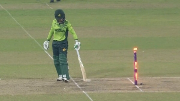 IND vs PAK Pakistan Fans Outraged by Muneeba Ali s Out Was There an Umpire Blunder