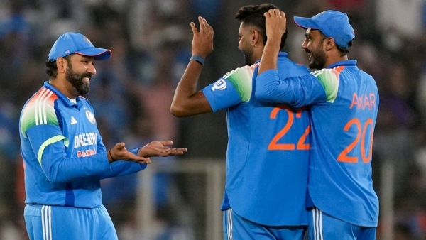 IND vs AUS 3rd ODI Harshit Rana Ignores Shubman Gill Listens to Rohit Sharma and Gets Wicket