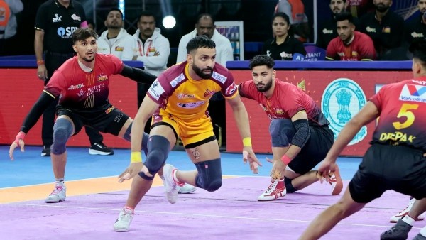 PKL 2025 Telugu Titans Win Thriller Bharat amp amp Vijay Malik s Super 10 Knocks Out Bengaluru Bulls in Mini-Qualifier