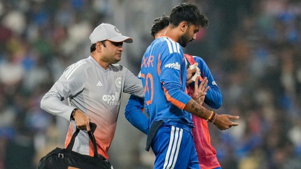 IND vs NZ Axar Patel Injury Update Indian Vice-Captain Leaves Field Bleeding During Nagpur T20 Against New Zealand IND vs NZ Axar Patel Injury Update Indian Vice-Captain Leaves Field Bleeding During Nagpur T20 Against New Zealand