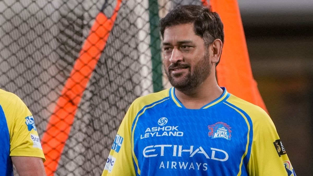 தோனி பெயர் போட்ட ஜெர்ஸி.. ஆசையாய் வந்த ரசிகர்கள்.. ஒரே ஏமாற்றம்.. சிஎஸ்கே எதிர்காலம் கேள்விக்குறி