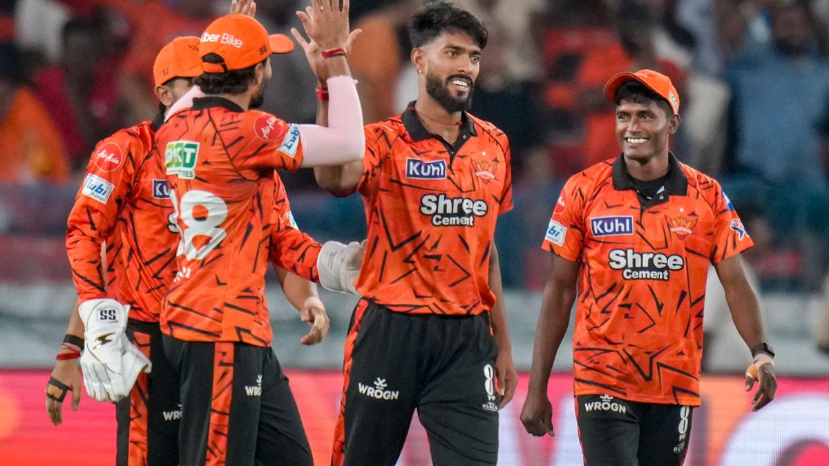 IPL 2026: வைபவ், துருவ் ஜூரல் அவுட்.. முதல் ஓவரிலே 3 விக்கெட்.. யார் இந்த பிரஃபுல் ஹிங்கே?