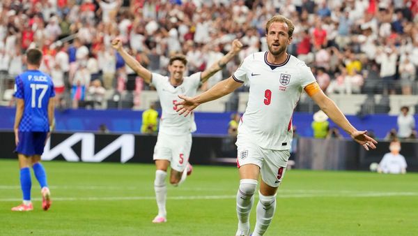England team struggling against Ghana s World Cup defense England team struggling against Ghana s World Cup defense