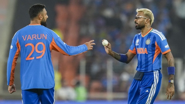 Hardik Pandya moving to KKR says fans after shared video with Varun Chakaravarthy Hardik Pandya moving to KKR says fans after shared video with Varun Chakaravarthy
