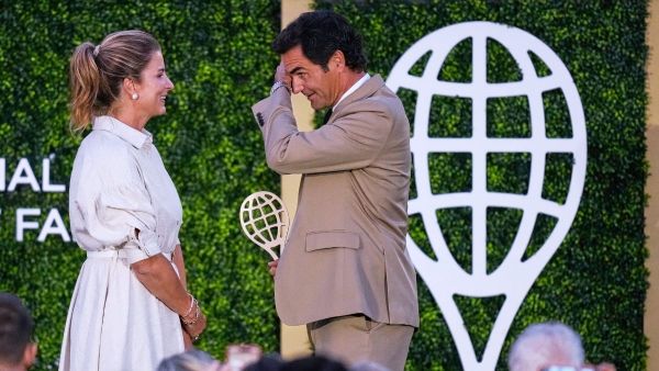 Roger Federer Breaks Down in Tears During Hall of Fame Induction Speech Roger Federer Breaks Down in Tears During Hall of Fame Induction Speech
