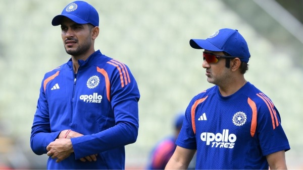 Shubman Gill acts as Batting Coach in nets after suffered with finger injury ahead of Sri Lanka Test Series Shubman Gill acts as Batting Coach in nets after suffered with finger injury ahead of Sri Lanka Test Series