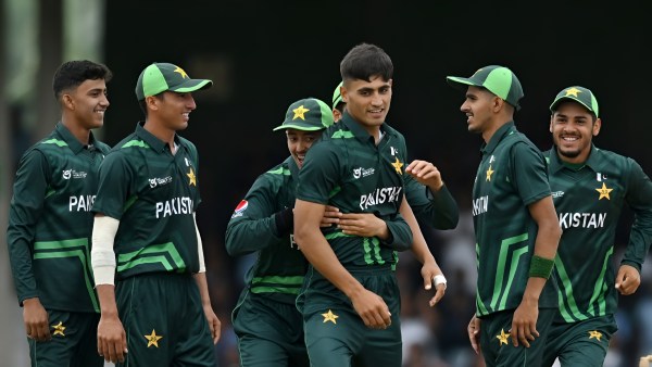 Protesters Surround Pakistan Under-19 Cricket Team in UK After Mistaking Them for Illegal Asylum Seekers Protesters Surround Pakistan Under-19 Cricket Team in UK After Mistaking Them for Illegal Asylum Seekers