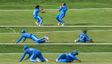 IND vs PAK: పాక్ మార్క్ ఫీల్డింగ్.. ఢీకొని క్యాచ్ వదిలేసిన భారత ఆటగాళ్లు!