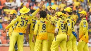 IPL 2026: ధోనీ లేకున్నా సీఎస్‌కేనే టాప్.. వెనుకంజలో ఆర్‌సీబీ, ముంబై!