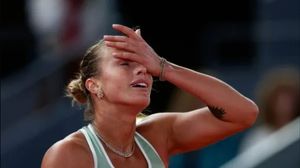 US Open 2026: ఘాటైన గంజాయి వాసన.. మ్యాచ్‌ ఆపేసిన సబలెంకా!
