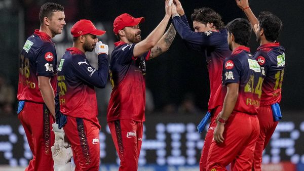 ఆ ప్లేయర్ ను ఆడిస్తే RCB కోరి కష్టాలు తెచ్చుకున్నట్టే