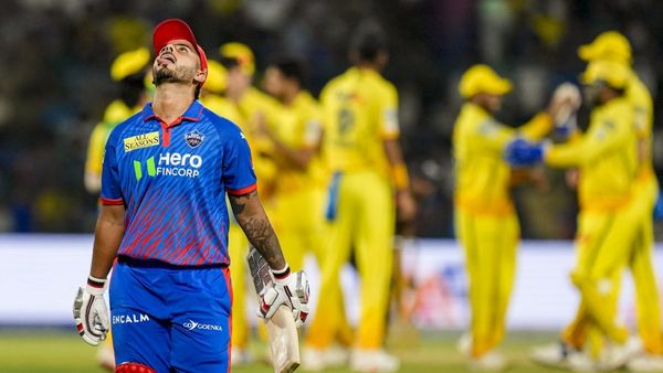 ఒకే బంతి.. రెండుసార్లు ఔట్! (వీడియో)