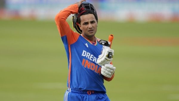 ICC Rankings: పాక్ క్రికెటర్‌ను వెనక్కి నెట్టి టాప్ లేపిన అభిషేక్ శర్మ!