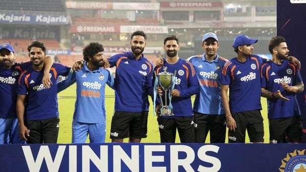 ధోనీ బాటలో గిల్: కెప్టెన్ తీసుకున్న ఆ నిర్ణయం అందరినీ ఆకట్టుకుంది! (వీడియో)