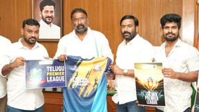 పల్లె క్రికెటర్ల కోసం తెలుగు ప్రీమియర్ లీగ్.. బరిలో 600 జట్లు! పల్లె క్రికెటర్ల కోసం తెలుగు ప్రీమియర్ లీగ్.. బరిలో 600 జట్లు!