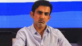 రెడ్ బాల్ దెబ్బ: గంభీర్ ఔట్! రెడ్ బాల్ దెబ్బ: గంభీర్ ఔట్!