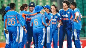 IND vs SL: నిప్పులు చెరిగిన రేణుక సింగ్, దీప్తి శర్మ! IND vs SL: నిప్పులు చెరిగిన రేణుక సింగ్, దీప్తి శర్మ!