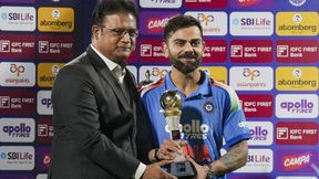 చరిత్ర సృష్టించిన విరాట్ కోహ్లీ: ధోనీ, ఏబీడీ రికార్డులు బ్రేక్! చరిత్ర సృష్టించిన విరాట్ కోహ్లీ: ధోనీ, ఏబీడీ రికార్డులు బ్రేక్!