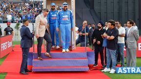 IND vs NZ: ఇదెక్కడి సన్మానం రా అయ్యా.. కప్ బోర్డులో కోహ్లీ, రోహిత్! IND vs NZ: ఇదెక్కడి సన్మానం రా అయ్యా.. కప్ బోర్డులో కోహ్లీ, రోహిత్!