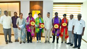 సీఎం చంద్రబాబును కలిసిన ఆసియా గేమ్స్ విజేతలు! సీఎం చంద్రబాబును కలిసిన ఆసియా గేమ్స్ విజేతలు!
