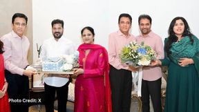 కావ్య పాపతో అనిరుధ్ పెళ్లి ఫిక్స్.. సీఎం రేవంత్ రెడ్డి, కేటీఆర్కు ఆహ్వానం! కావ్య పాపతో అనిరుధ్ పెళ్లి ఫిక్స్.. సీఎం రేవంత్ రెడ్డి, కేటీఆర్కు ఆహ్వానం!