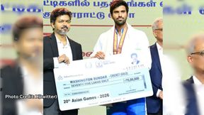వాషింగ్టన్ సుందర్కు భారీ క్యాష్ ప్రైజ్ అందజేసిన సీఎం విజయ్! వాషింగ్టన్ సుందర్కు భారీ క్యాష్ ప్రైజ్ అందజేసిన సీఎం విజయ్!