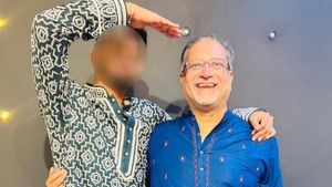 'నా కొడుకు ఇంకా ఏం చేయాలి?': స్టార్ క్రికెటర్ తండ్రి ఆవేదన 