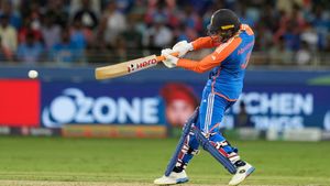 IND vs PAK: ఏం గుండెరా అది.. పాక్ బెస్ట్ బౌలర్‌కే చుక్కలా!
