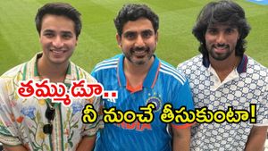 నారా లోకేష్‌కు తిలక్ వర్మ స్పెషల్ గిఫ్ట్!(వీడియో)