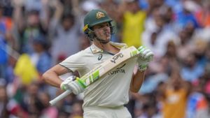 IND vs AUS: అప్పుడు బుమ్రాకు చుక్కలు.. ఇప్పుడు తొలి మ్యాచ్‌లోనే శతకం!