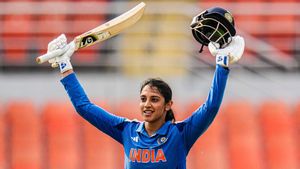 IND vs AUS: చరిత్ర సృష్టించిన స్మృతి మంధాన