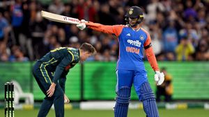 IND vs AUS: కొంపముంచిన దూకుడు.. కుప్పకూలిన టీమిండియా