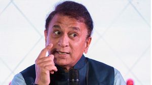నా భుజాలపై తుపాకీ పెట్టి కాల్చొద్దు: గవాస్కర్ వార్నింగ్!