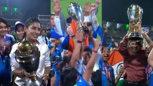 మహిళల విజయం.. మిథాలీ రాజ్ భావోద్వేగం!(వీడియో)
