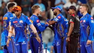 IPL 2026: ముంబై ఇండియన్స్ రిటైన్, రిలీజ్ చేసుకునే ఆటగాళ్ల జాబితా ఇదే!